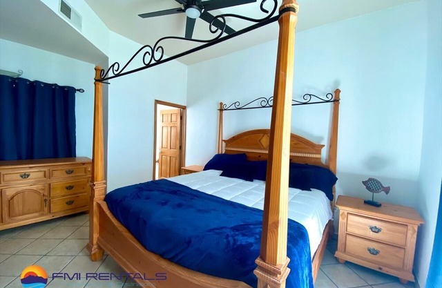 Las Palmas 3 Bed 3 Bath By FMI Rentals