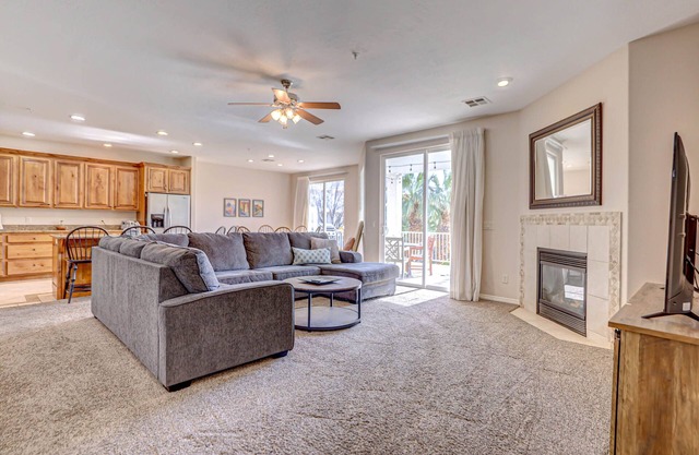 Las Palmas All Inclusive Amenities Resort | 3 bathrooms | Plush New Carpet | Poolside | 1708
