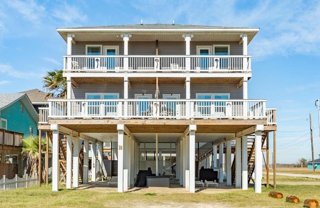Las Palmas I - Beach Views Family & Pet Friendly