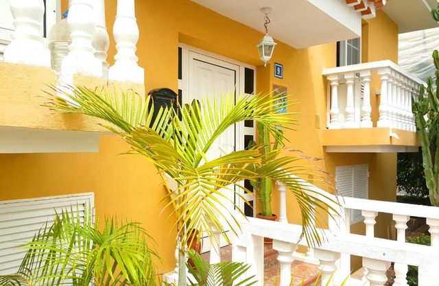 Las Rosas Apartment