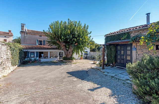 LAST-MINUTE (31. 08.-14. 09) Unique holiday home with private pool and garden
