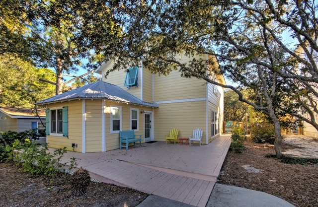 Latitude Adjustment, Seagrove with Private Heated Pool, Pet Friendly