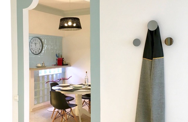 LAU 6-Apartment 70 m2, modern, bright, near TGV station and French embassy.