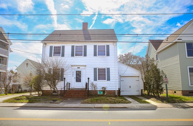 Laughing Pony - Single Family Home - In Town