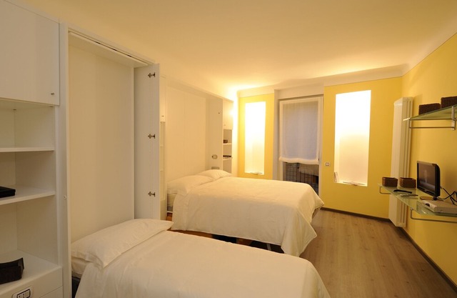 Lavanda in the heart of Stresa, minutes from Lake Maggiore, terrace, WiFi, A/C