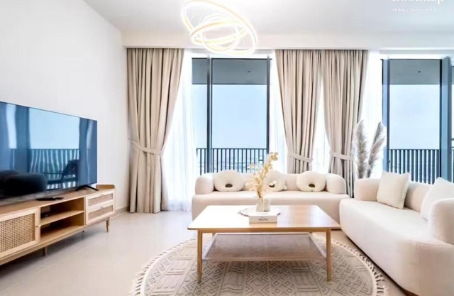 Lavish 3BR Apartment with Assistant Room in Habour Gate Tower