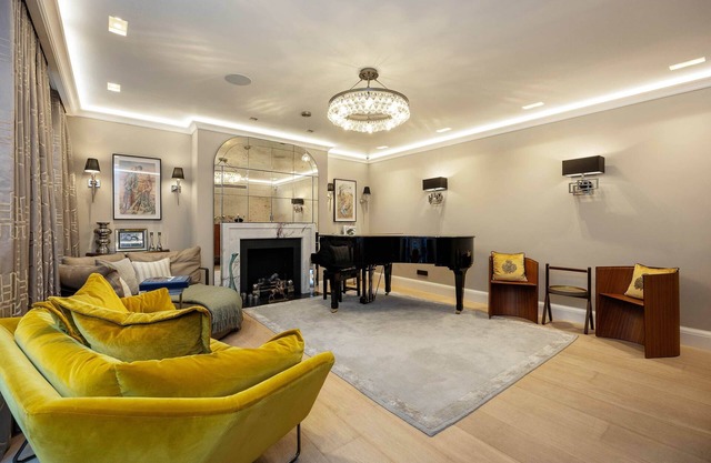Lavish and Luxe, by Veeve