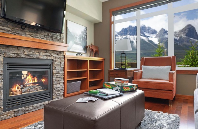 Lavish Mountain View Condo - Amazing Views & Resort Perks!