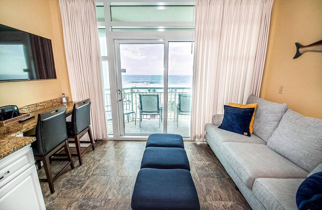 Lavish Oceanfront Villa in MB/ Comfortable Bedding / Amazing Appliances!