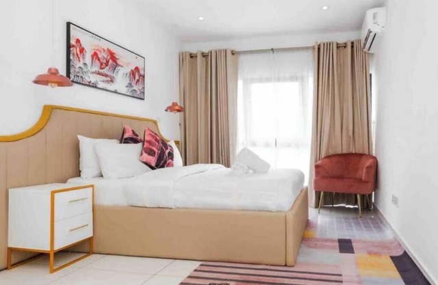 Lavish Poolview 2BR Duplex Apt, @ Embassy Gardens