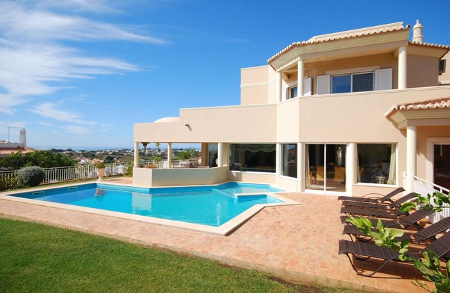 Lavish Villa with Private Swimming Pool