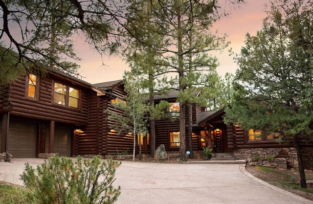 Lazy Bear Lodge in Torreon. Game room, hot tub, something for everyone!