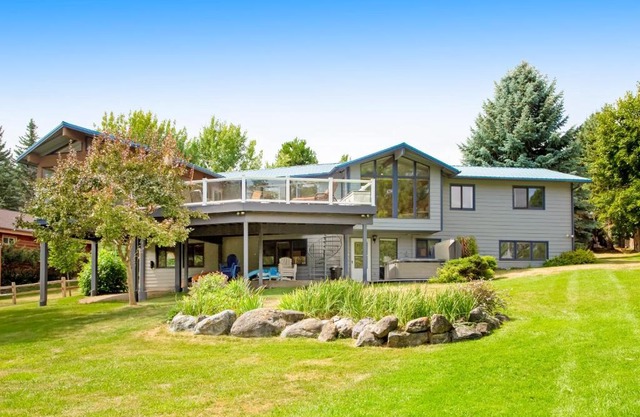 Lazy K on Peaceful Bay - Full Property