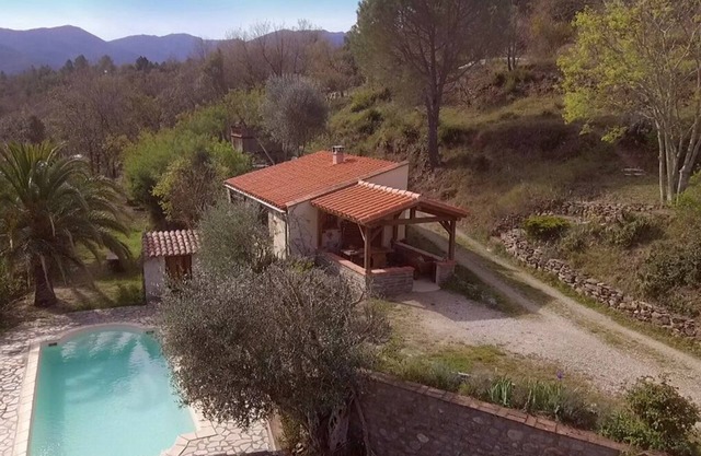 Le Bac: peaceful gîte in the heart of nature with panoramic view and swimming pool