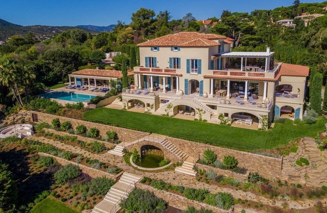 Le Belvedere - Nine Bedroom Villa, Sleeps 22