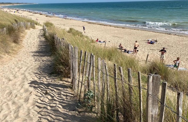 Le Bois Plage En Re: A charming house near a sandy beach