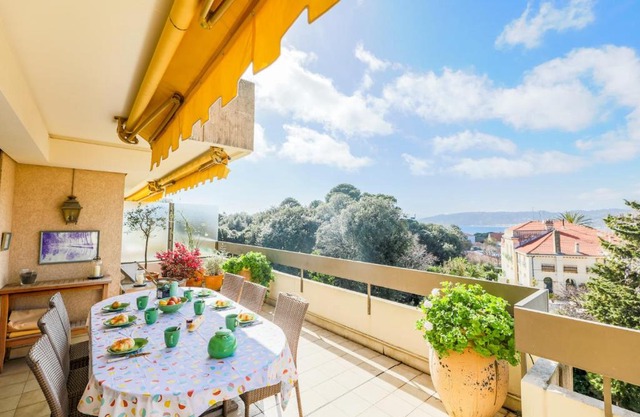 LE CHATEAU DE LA PINEDE AP4198 by Riviera Holiday Homes