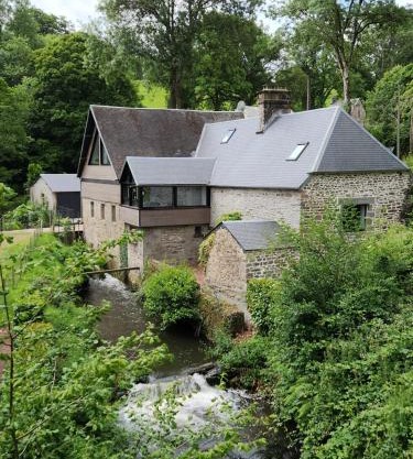 le cocon d'amour " le moulin Michel avec jaccuzi pour 12 personnes"