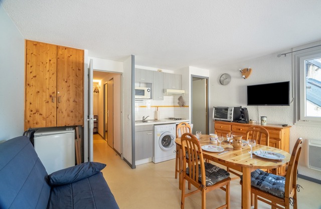 Le Maintenon - One Bedroom Apartment, Sleeps 4