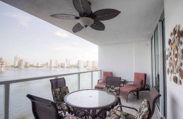 Le Marina Bay PH5 (STR-01500)