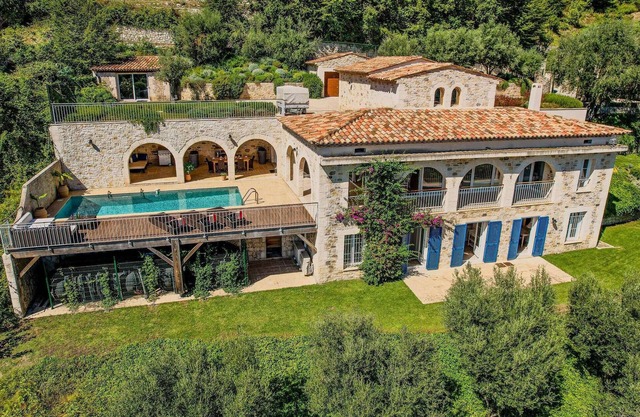 Le Mas d’Azur – Exceptional view & pool