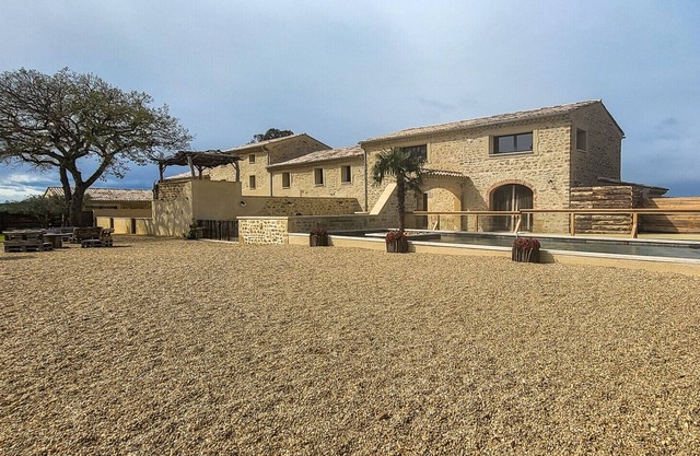 Le Mas du Couchant, Gîte "Camélia", swimming pool and petanque ground