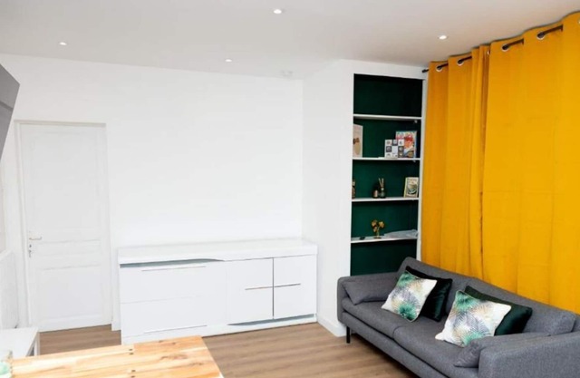 Le Mermoz1: Apartment 15min of Paris