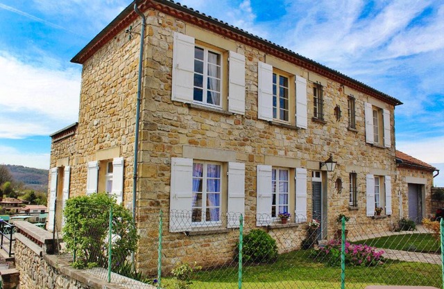 Le Presbytère B&B and Gite-Sleeps 4-6