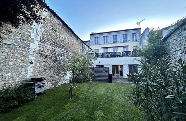 Le République - Logements avec jardin situés en plein cœur de ville et proche des thermes