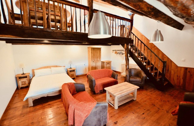 Le Sanglier - Rustic and charming gite with panoramic mountain views, immersed in beautiful nature