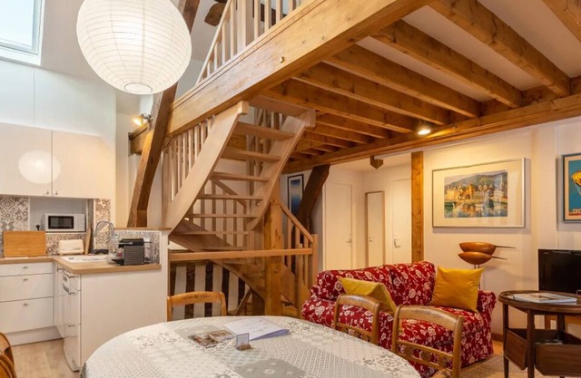Le Séjour Honfleurais | 3★ Duplex with Local Charm | City Center – 4 Guests
