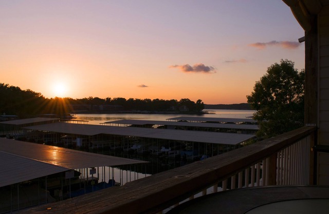 Ledges Lakefront 2BR Condo! No Steps. Walk-In Unit w/ WiFi.