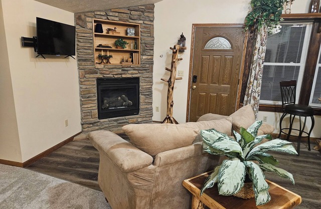 Ledgestone Farms-Charming Country Studio