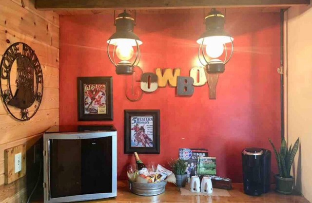 Ledgestone Farms-Rustic Western Getaway