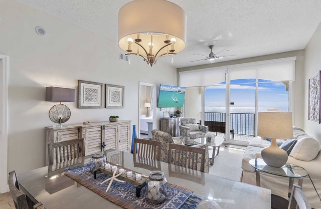 Leeward Key 1203 2/2 Top Floor View for Miles, Beach Service, Renovated