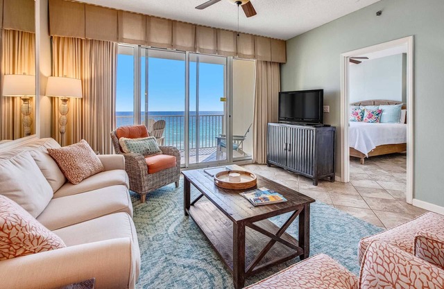 Leeward Key 805 King Bed and two twin Beds, Beach Service and spactacular views
