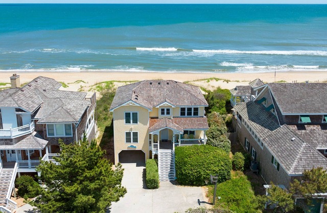 Leg-a-Sea: Oceanfront, Pool Access, Hot Tub