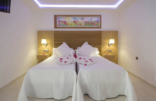 LeibTour code: BONMYBOS-S02/Pool + Beach 150m - Playa den Bossa ♥ Free Parking