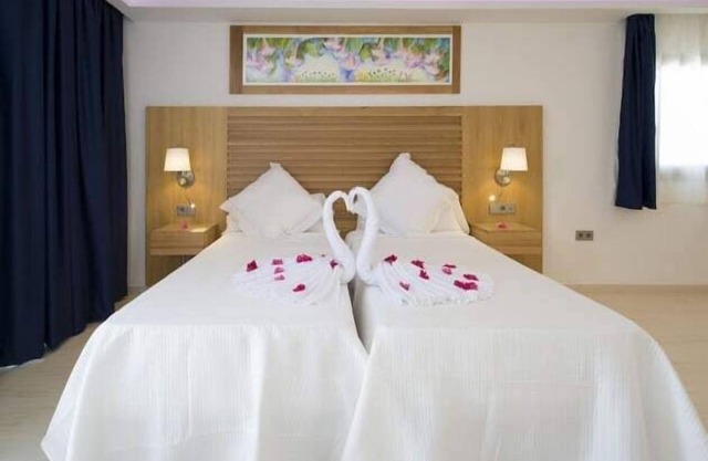 LeibTour code: BONMYBOS-SS2/Pool + Beach 150m | Playa den Bossa | Free Parking