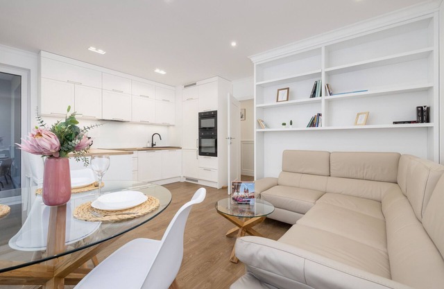 Lema 17 | Prestige, Wifi, 2 Bedrooms, Balcony, Parking, Cracow