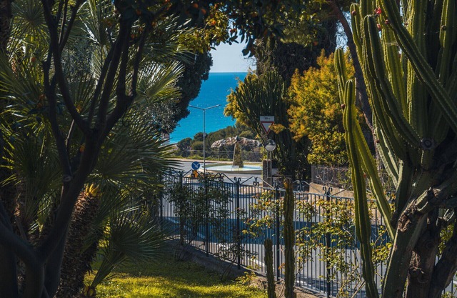 Lemon Apartment with Garden and Sea View by Wonderful Italy