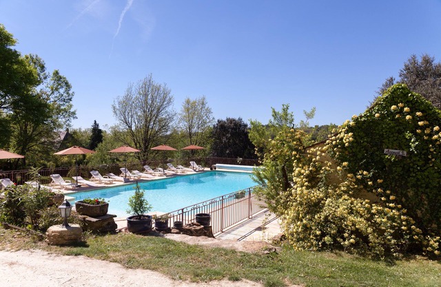 Les Chênes: chalet and swimming pool in the heart of Sarlat.