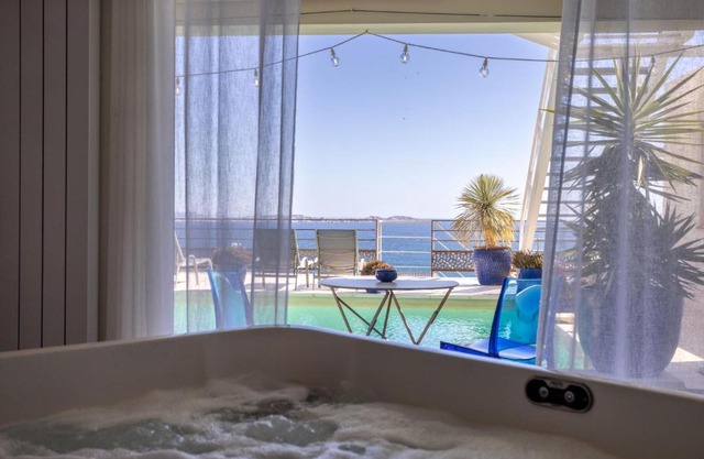 LES SUITES LOVE 1 SPA VUE MER PISCINe