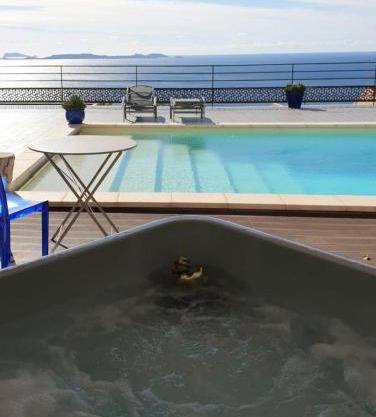 LES SUITES LOVE 2 SPA VUE MER PISCINe