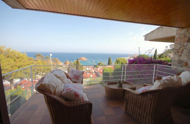 Lets Holidays Sailor House with Sea Views