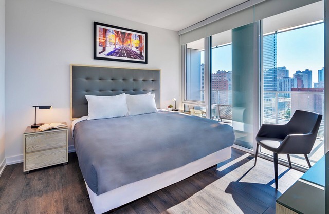 Level - Old Town Luxury Two Bedroom and Two Bath Suite