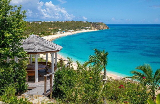 Libellule - Elevated Beachfront Villa
