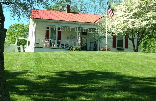 Liberty Farm - Historic farm house w/pool; sleeps 7