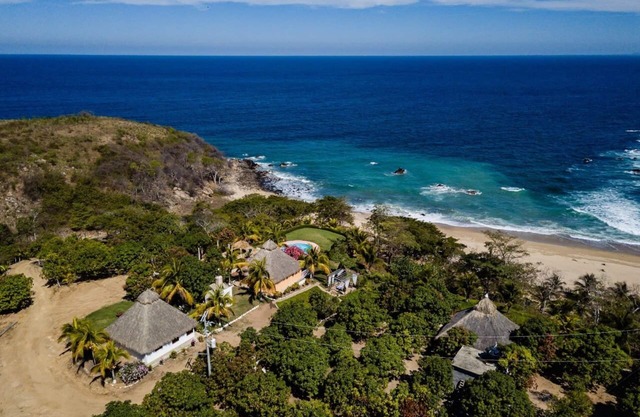 Lidia's Cabin: Family Paradise in front of the sea.