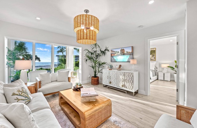 Lido Harbour South - Beachfront Condo with Heated Pool & Sunset Views